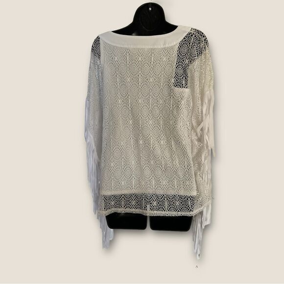 White fringe blouse size Small great summer cover up - Picture 4 of 8